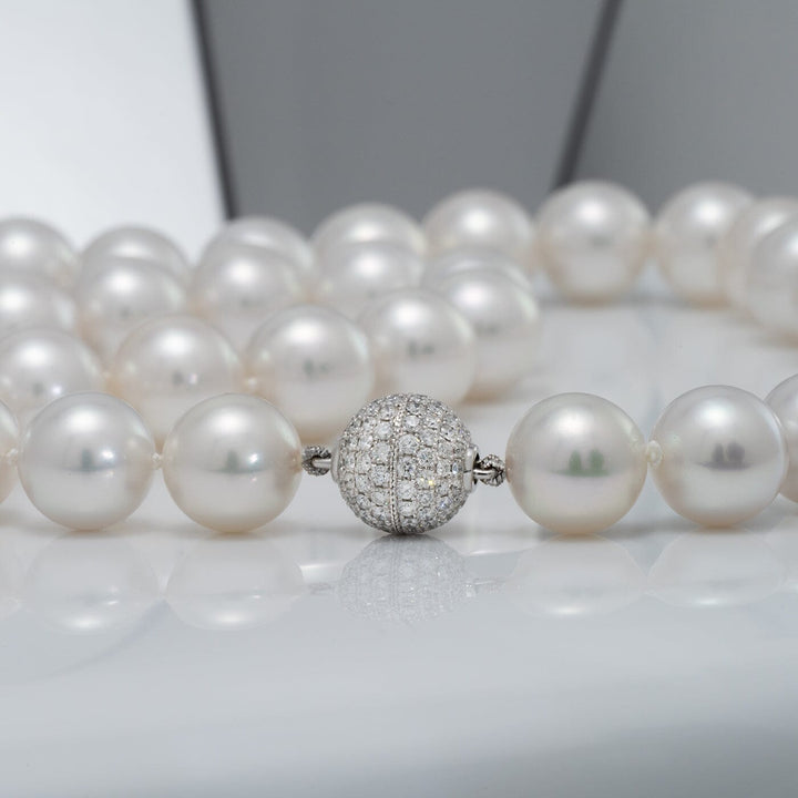 18K white gold diamond ball clasp (126 diamonds, 1.07 ctw)