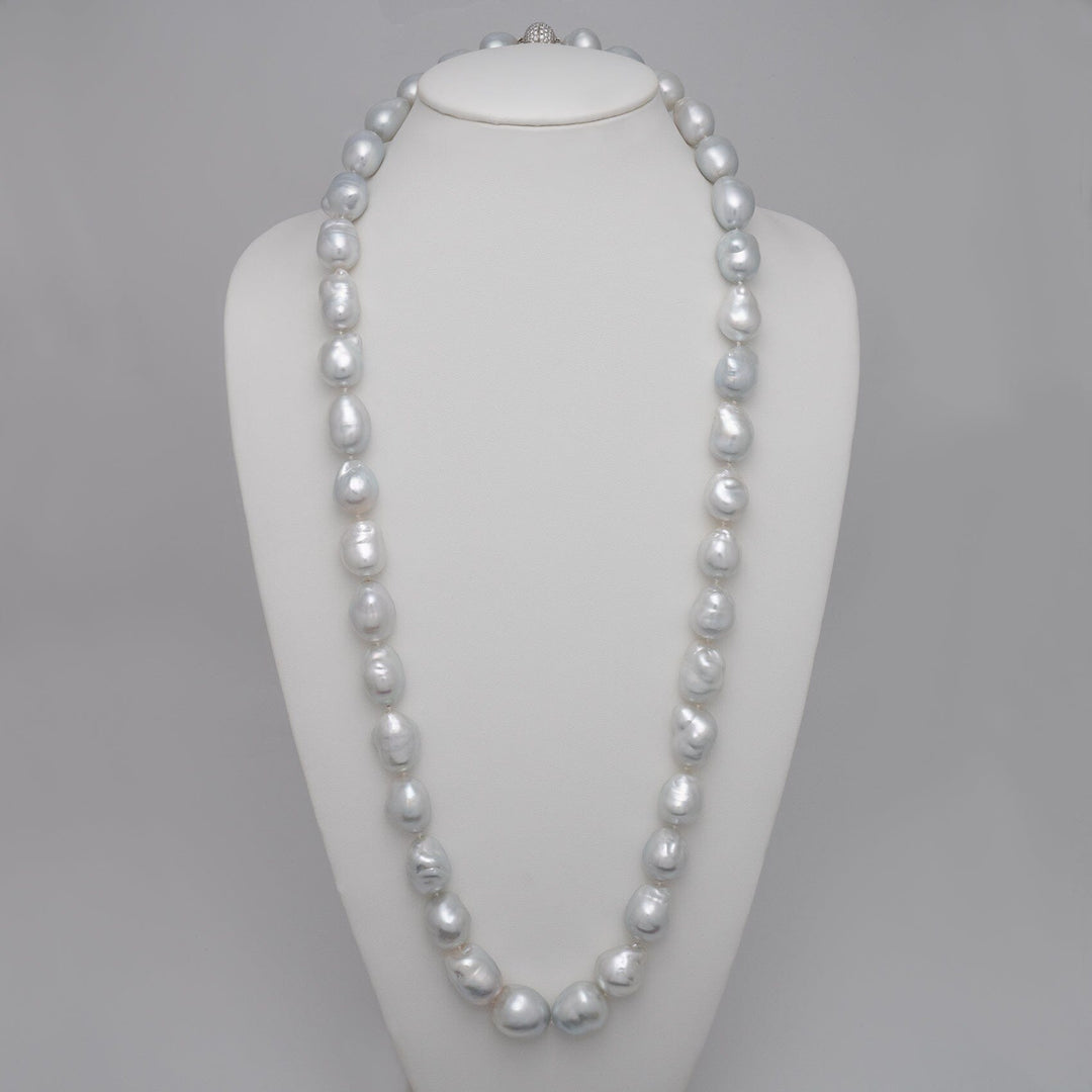 14.8–20.1 mm baroque South Sea pearl necklace on bust