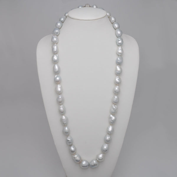 14.8–20.1 mm baroque South Sea pearl necklace on bust