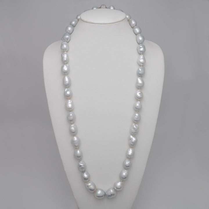 14.8–20.1 mm baroque South Sea pearl necklace on bust