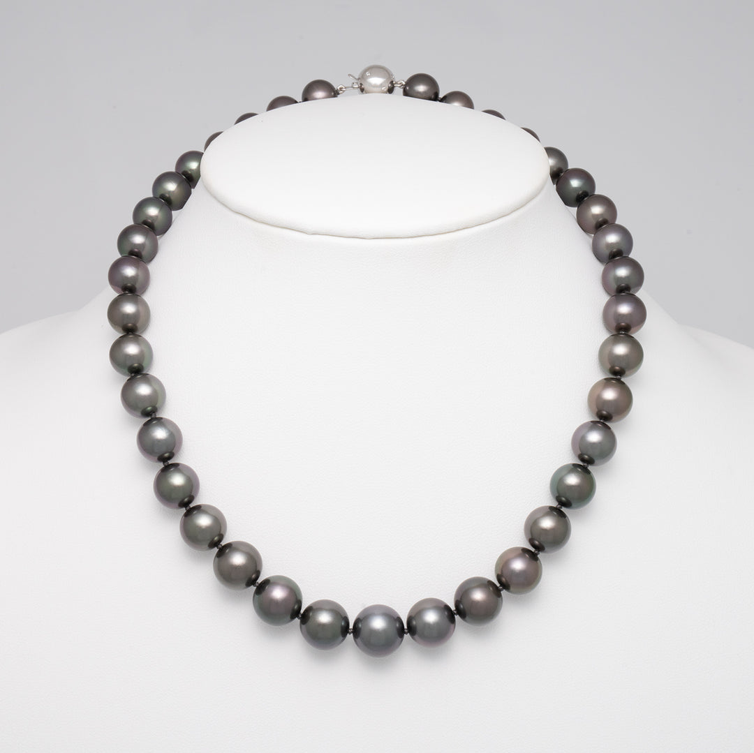 10.2–12.7 mm AAA Dark Tahitian Round Pearl Necklace on bust