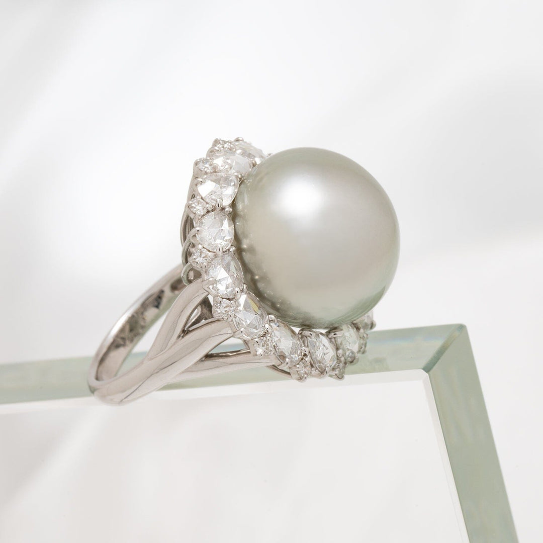 17.30 mm Tahitian pearl ring in 18K white gold with a diamond-set V shank