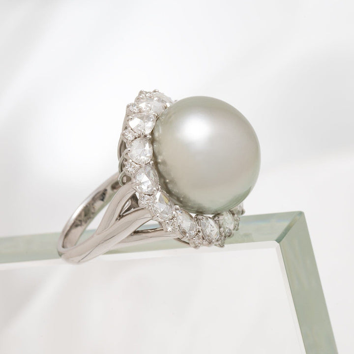 17.30 mm Tahitian pearl ring in 18K white gold with a diamond-set V shank