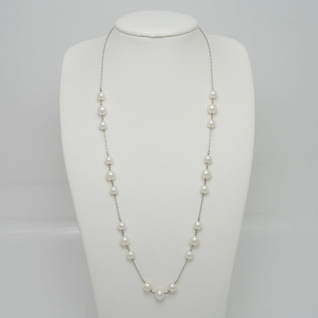 TC-26: 6.5-9.0 mm Hanadama Akoya Pearl Tin Cup Necklace