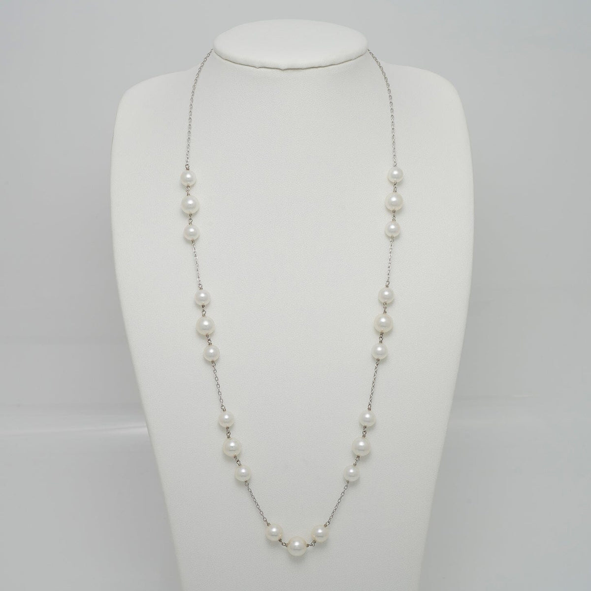 TC-26: 6.5-9.0 mm Hanadama Akoya Pearl Tin Cup Necklace