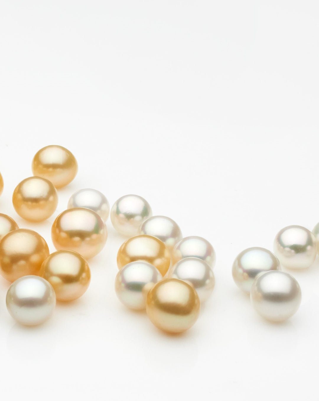 Different sizes of pearls to choose from for the perfect pearl necklace