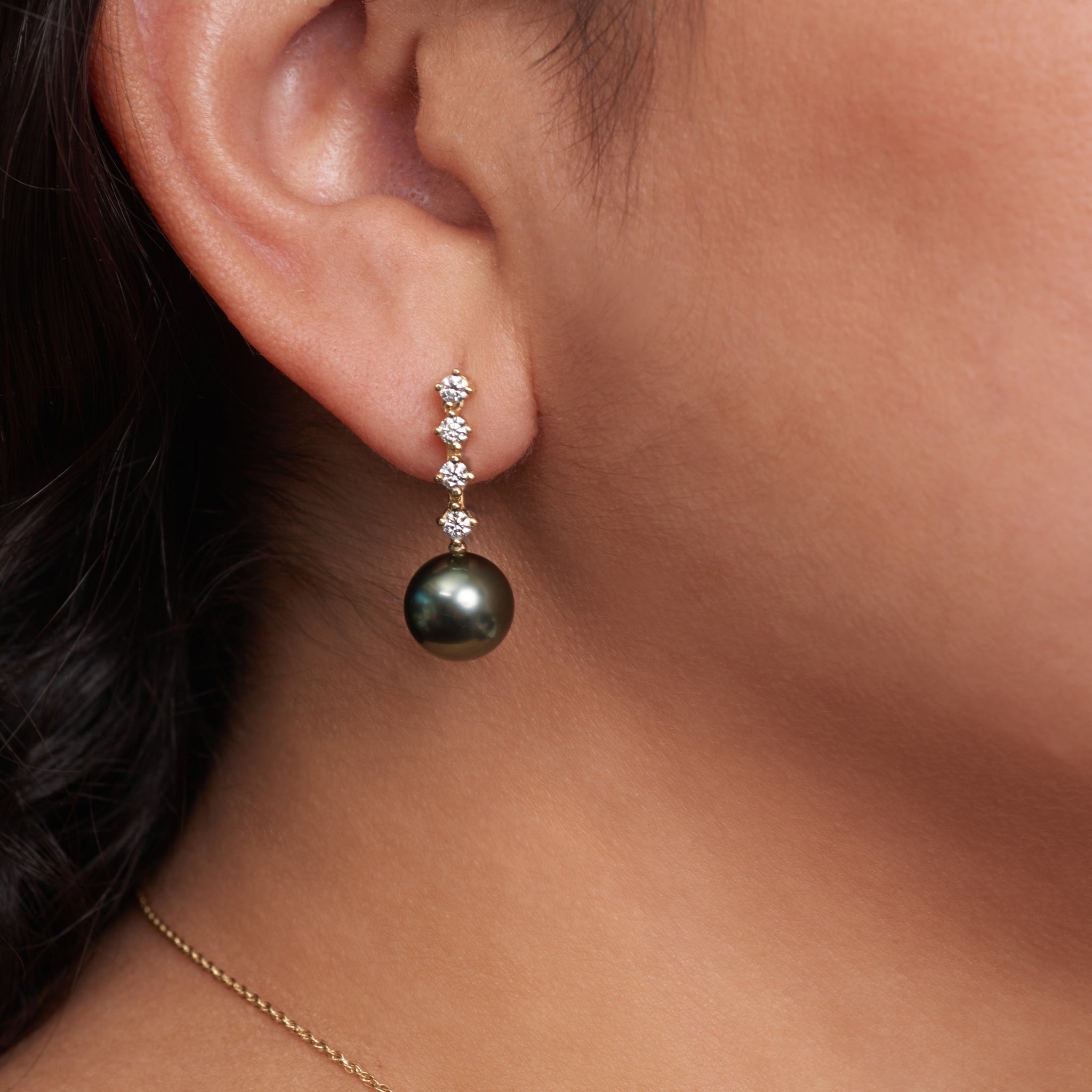 9.0-10.0 mm Tahitian Pearl and Diamond Luminary Earrings model